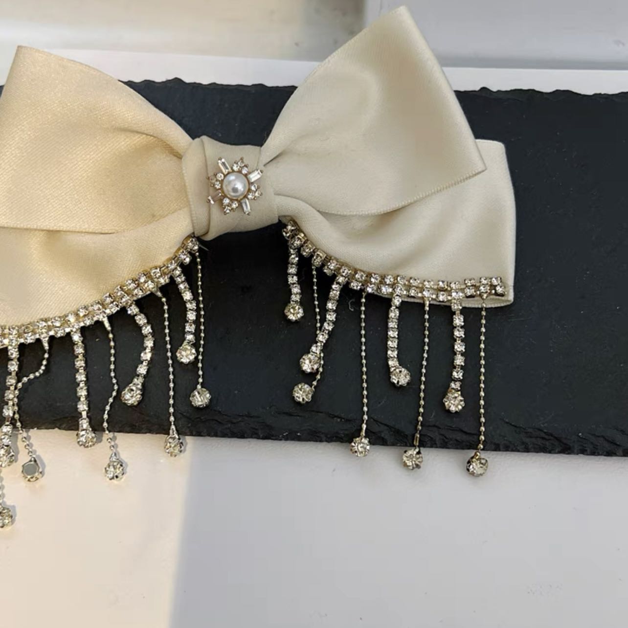 White Bow Chain Tassel Style