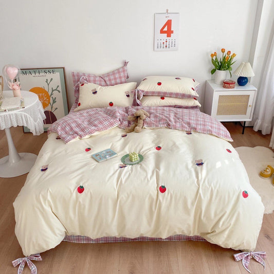 Water-washed Cotton Embroidered 4 in 1 Bedding Sets Strawberry Bear