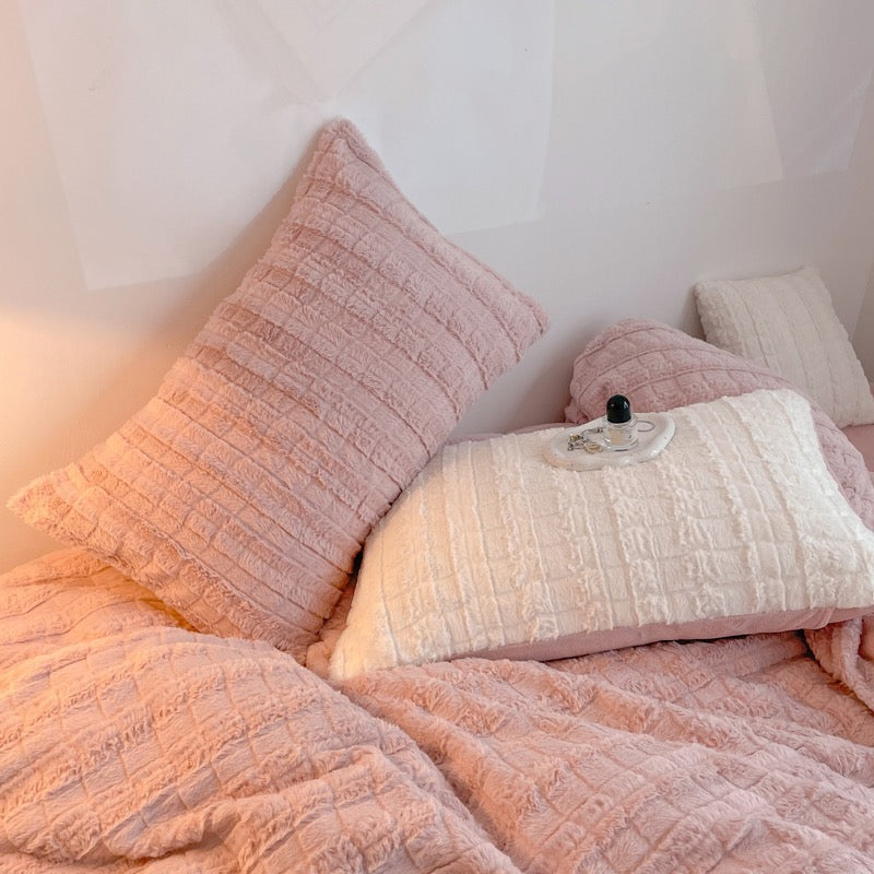 【Free Matching Large Cushion】High GSM Faux Rabbit Fur Fitted Sheet Set in 4 Pink